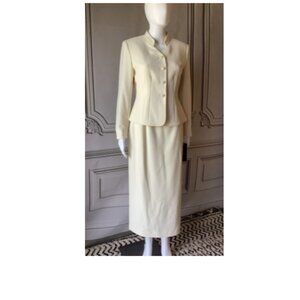 Le Suit Petite Skirt Suit 4 Button Blazer Fully Lined Back Zip Skirt Size 4P